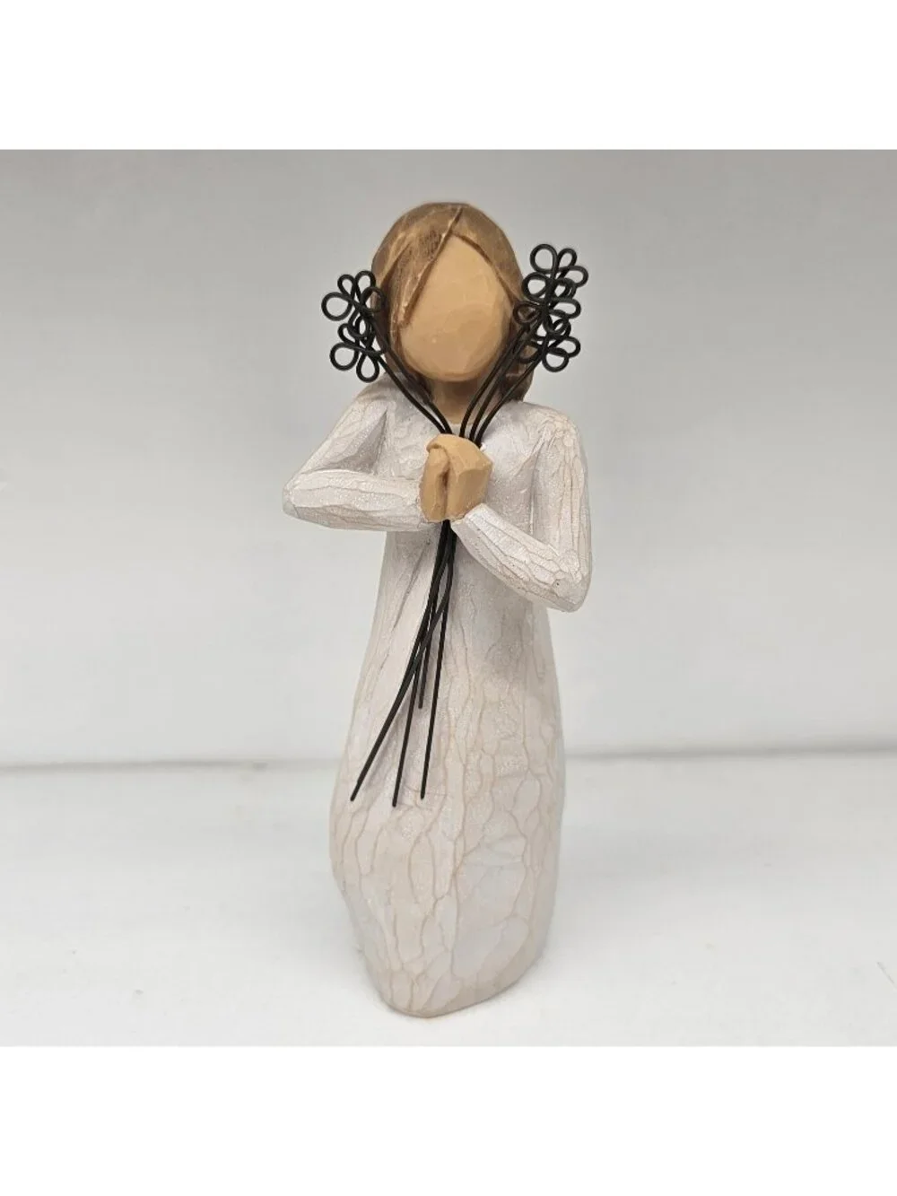 2004 Willow Tree 'Friendship' Angel Figurine by  Demdaco Susan Lordi